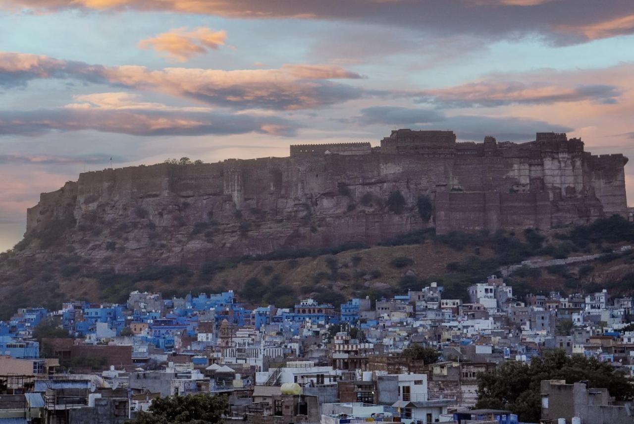 Готель Hinduja Haveli Gulab Sagar Джодхпур Екстер'єр фото